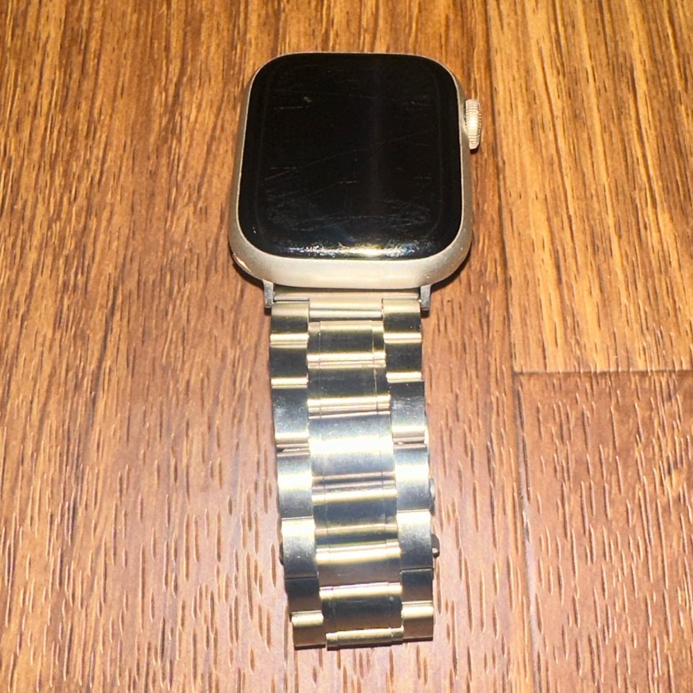 Apple Watch Series 7 41 mm with Silver Band used needs charger
